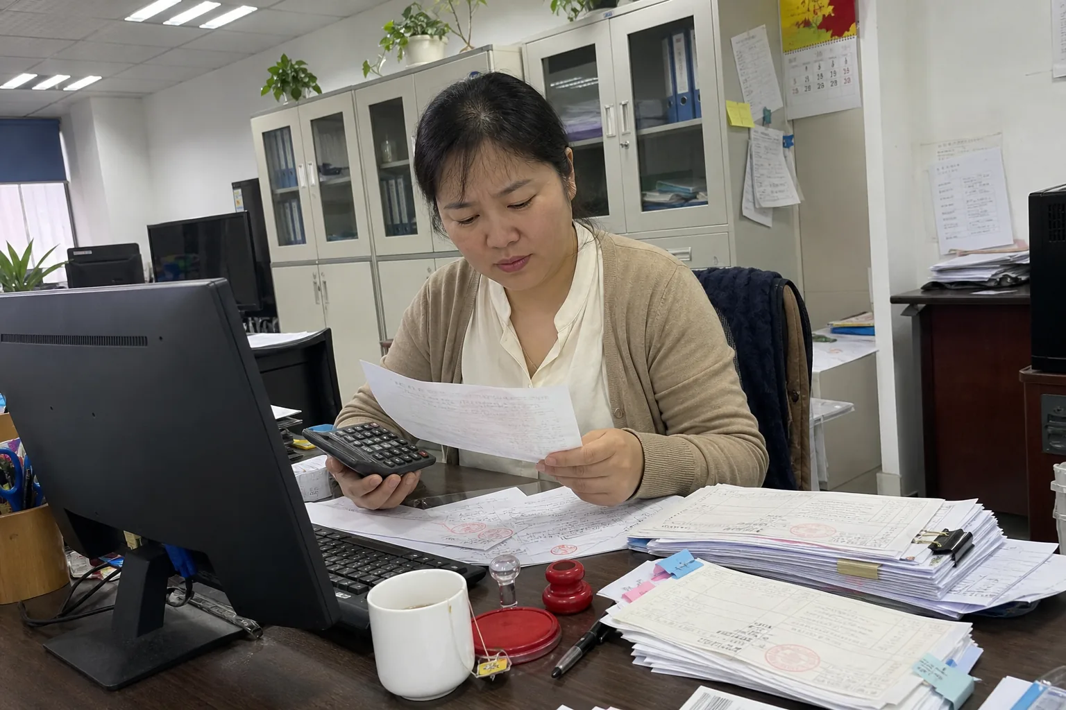 买了标品却被二开和续费绑架：套装企业软件的 4 个隐藏成本与避坑算法